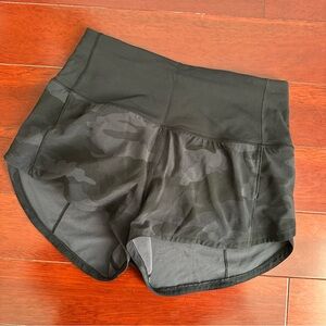 Lululemon Speed Up High-Rise Lined Short 2.5” Heritage 365 Camo Deep Coal Size 2